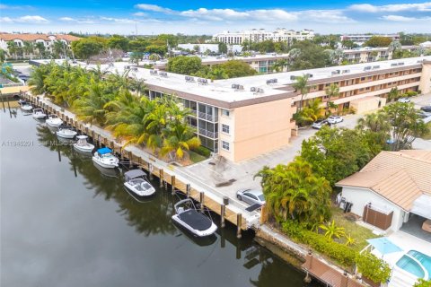 Condo in Lighthouse Point, Florida, 2 bedrooms № 2003196 - photo 27