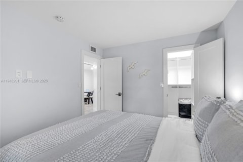 Condo in Lighthouse Point, Florida, 2 bedrooms № 2003196 - photo 17