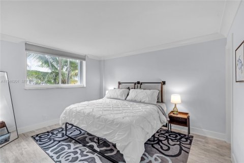 Condo in Lighthouse Point, Florida, 2 bedrooms № 2003196 - photo 12