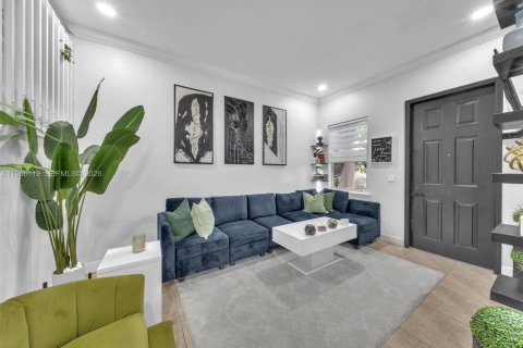 Touwnhouse à vendre à Miami, Floride: 3 chambres, 161.93 m2 № 2064083 - photo 7