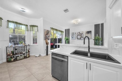 Touwnhouse à vendre à Miami, Floride: 3 chambres, 161.93 m2 № 2064083 - photo 19