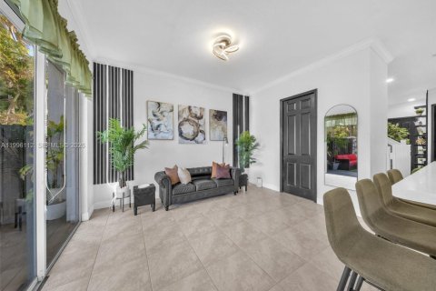 Touwnhouse à vendre à Miami, Floride: 3 chambres, 161.93 m2 № 2064083 - photo 22