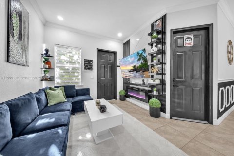 Touwnhouse à vendre à Miami, Floride: 3 chambres, 161.93 m2 № 2064083 - photo 9