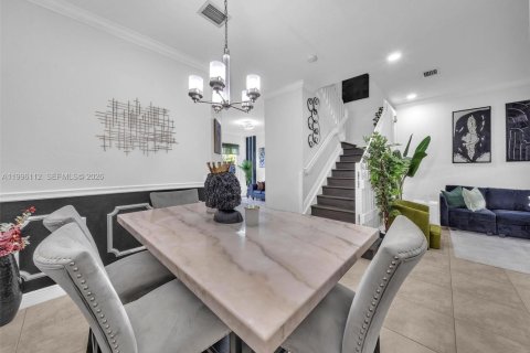 Touwnhouse à vendre à Miami, Floride: 3 chambres, 161.93 m2 № 2064083 - photo 11