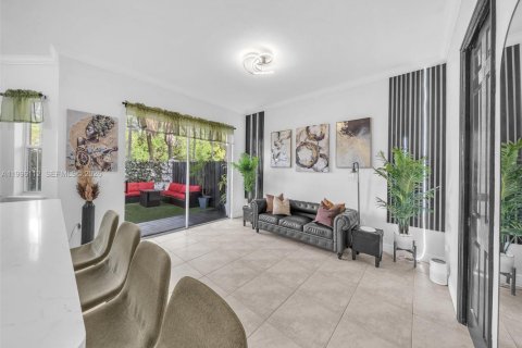 Touwnhouse à vendre à Miami, Floride: 3 chambres, 161.93 m2 № 2064083 - photo 13