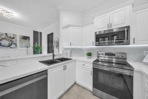 Touwnhouse à vendre à Miami, Floride: 3 chambres, 161.93 m2 № 2064083 - photo 17