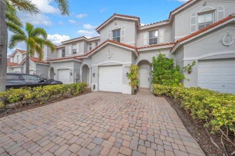 Touwnhouse à vendre à Miami, Floride: 3 chambres, 161.93 m2 № 2064083 - photo 4