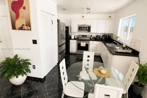 Villa ou maison à vendre à Homestead, Floride: 4 chambres, 166.85 m2 № 2076363 - photo 5