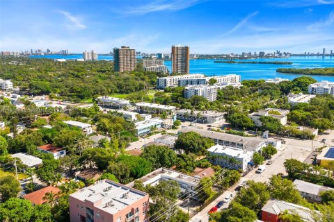Condo in Miami, Florida, 1 bedroom  № 1994068 - photo 11