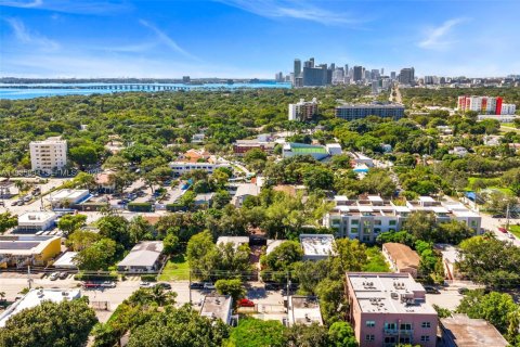 Condo in Miami, Florida, 1 bedroom  № 1994068 - photo 10