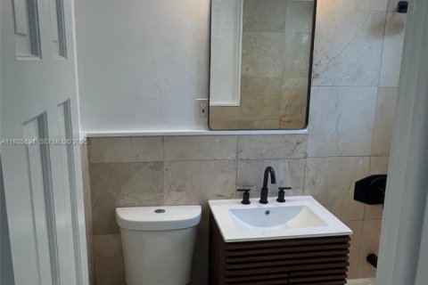 Condo in Miami, Florida, 1 bedroom  № 1994068 - photo 3