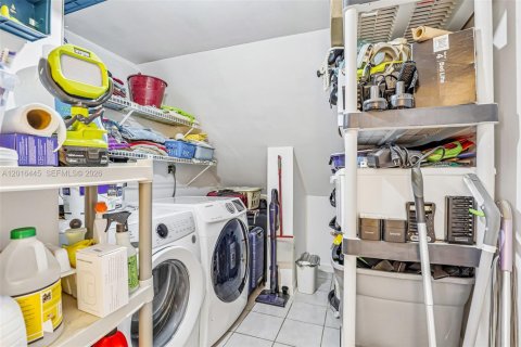 Купить кондоминиум в Майами, Флорида 2 спальни, 140.38м2, № 2190340 - фото 17