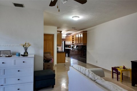 Commercial property in Miami, Florida 284.19 sq.m. № 1979149 - photo 24