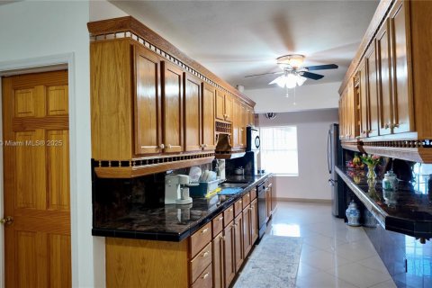 Commercial property in Miami, Florida 284.19 sq.m. № 1979149 - photo 19