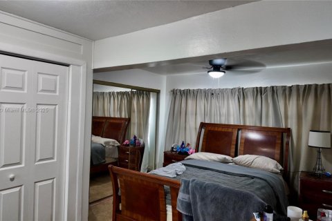 Commercial property in Miami, Florida 284.19 sq.m. № 1979149 - photo 10