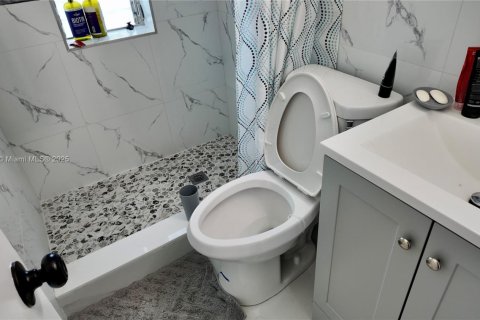 Commercial property in Miami, Florida 284.19 sq.m. № 1979149 - photo 7