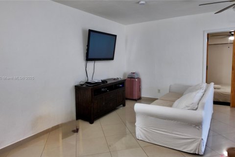 Commercial property in Miami, Florida 284.19 sq.m. № 1979149 - photo 21