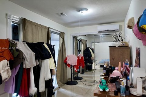 Commercial property in Miami, Florida 284.19 sq.m. № 1979149 - photo 13