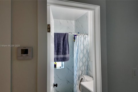 Commercial property in Miami, Florida 284.19 sq.m. № 1979149 - photo 6