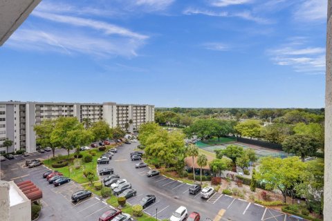 Condo in Lauderhill, Florida, 2 bedrooms  № 1073474 - photo 1