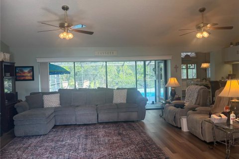 House in Valrico, Florida 3 bedrooms, 197.7 sq.m. № 1908693 - photo 2