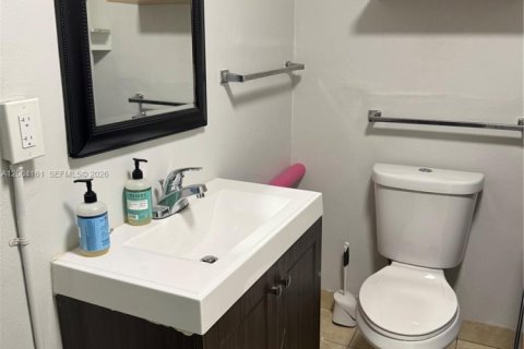 House in Pembroke Pines, Florida 3 bedrooms, 124.58 sq.m. № 2068397 - photo 7