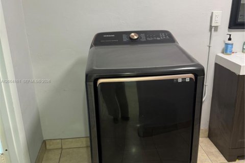 House in Pembroke Pines, Florida 3 bedrooms, 124.58 sq.m. № 2068397 - photo 10