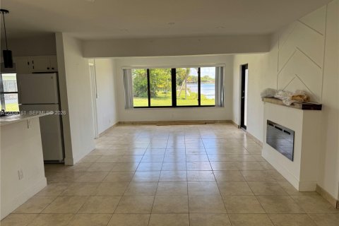 House in Pembroke Pines, Florida 3 bedrooms, 124.58 sq.m. № 2068397 - photo 2