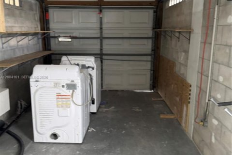 House in Pembroke Pines, Florida 3 bedrooms, 124.58 sq.m. № 2068397 - photo 11