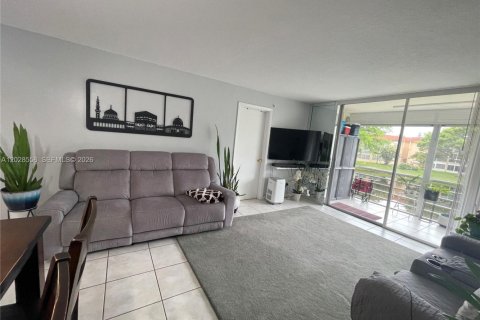 Condominio en venta en Sunrise, Florida, 2 dormitorios, 78.97 m2 № 2261188 - foto 11