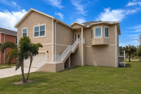 House in Tarpon Springs, Florida 3 bedrooms, 179.86 sq.m. № 2267227