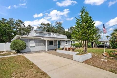 House in Seminole, Florida 4 bedrooms, 301.28 sq.m. № 1591798 - photo 1
