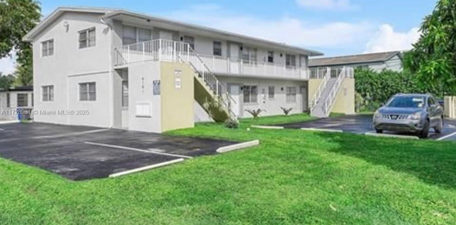 Commercial property in Hollywood, Florida № 1860073