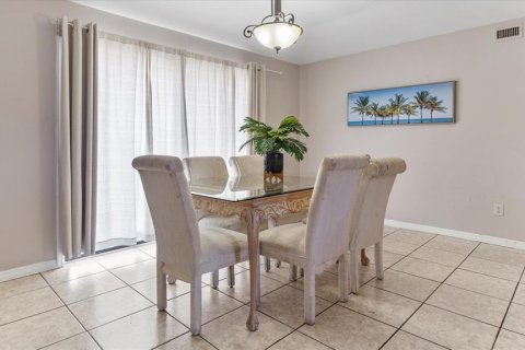 Villa ou maison à vendre à Port Charlotte, Floride: 4 chambres, 183.11 m2 № 1545133 - photo 10
