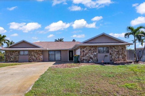 Villa ou maison à vendre à Port Charlotte, Floride: 4 chambres, 183.11 m2 № 1545133 - photo 1