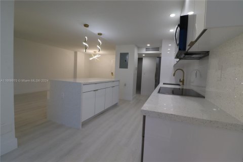 Condominio en venta en Sunny Isles Beach, Florida, 1 dormitorio, 67.35 m2 № 1764991 - foto 8
