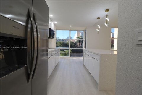 Condominio en venta en Sunny Isles Beach, Florida, 1 dormitorio, 67.35 m2 № 1764991 - foto 10