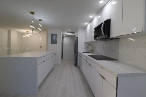 Condominio en venta en Sunny Isles Beach, Florida, 1 dormitorio, 67.35 m2 № 1764991 - foto 7