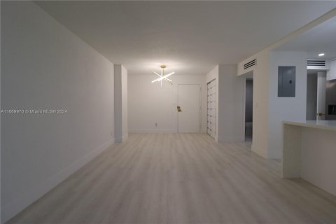 Condominio en venta en Sunny Isles Beach, Florida, 1 dormitorio, 67.35 m2 № 1764991 - foto 5