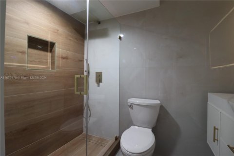 Condominio en venta en Sunny Isles Beach, Florida, 1 dormitorio, 67.35 m2 № 1764991 - foto 18