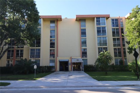 Condominio en venta en Sunny Isles Beach, Florida, 1 dormitorio, 67.35 m2 № 1764991 - foto 23