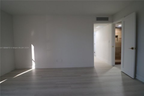 Condominio en venta en Sunny Isles Beach, Florida, 1 dormitorio, 67.35 m2 № 1764991 - foto 14
