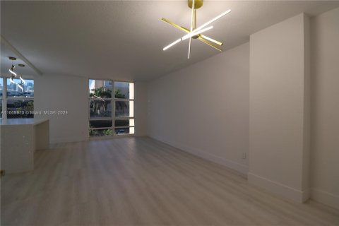 Condominio en venta en Sunny Isles Beach, Florida, 1 dormitorio, 67.35 m2 № 1764991 - foto 2