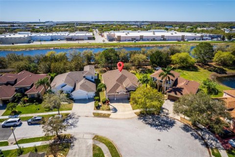 House in Orlando, Florida 4 bedrooms, 237.27 sq.m. № 1803219 - photo 25