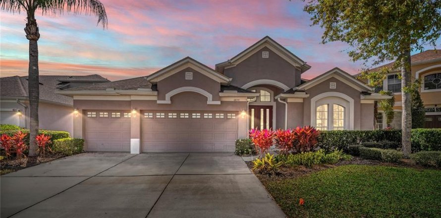 House in Orlando, Florida 4 bedrooms, 237.27 sq.m. № 1803219