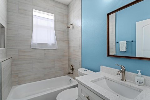 House in Orlando, Florida 4 bedrooms, 237.27 sq.m. № 1803219 - photo 23