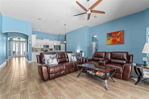 House in Orlando, Florida 4 bedrooms, 237.27 sq.m. № 1803219 - photo 15