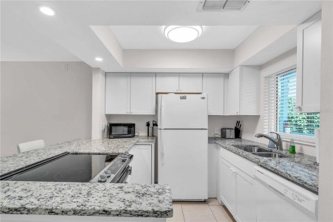 Apartment in Sarasota, Florida 2 bedrooms, 69.12 sq.m. № 1813291 - photo 3
