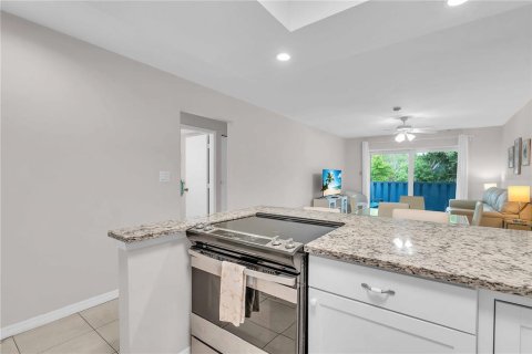 Apartment in Sarasota, Florida 2 bedrooms, 69.12 sq.m. № 1813291 - photo 5