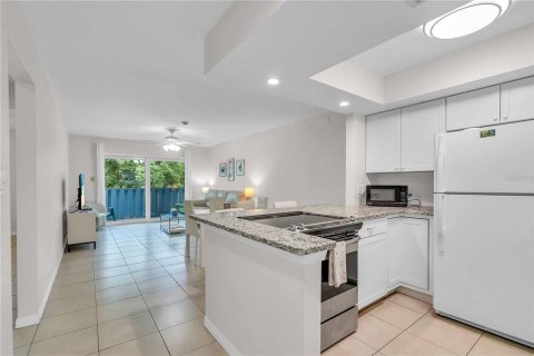 Apartment in Sarasota, Florida 2 bedrooms, 69.12 sq.m. № 1813291 - photo 2